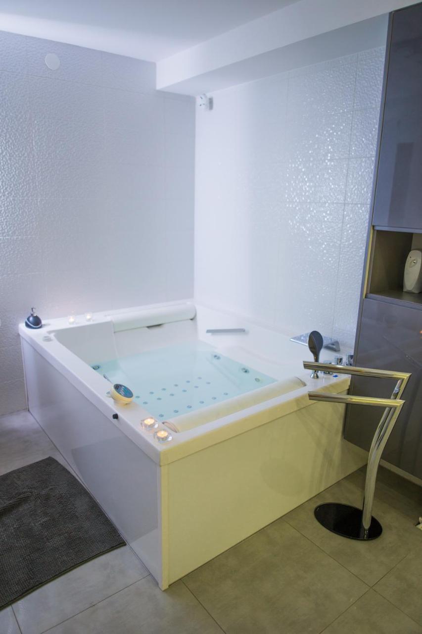Apartment Plaza ----Wallbox 11Kw 16A ----- Private Spa- Jacuzzi, Infrared Sauna, Luxury Massage Chair, Parking, Entry With Pin 0 - 24H, Free Cancellation 24 Hours Before Check In 슬라본스키브로드 외부 사진