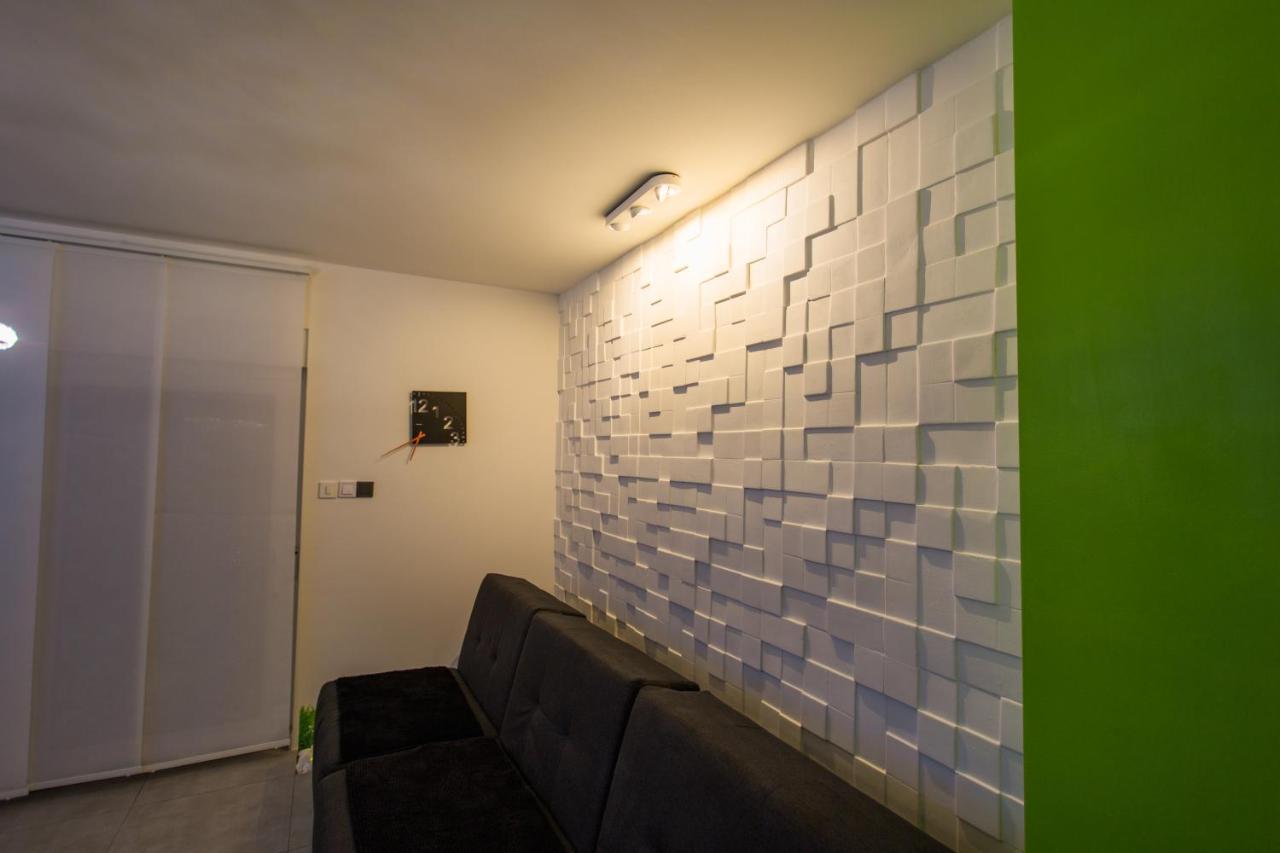 Apartment Plaza ----Wallbox 11Kw 16A ----- Private Spa- Jacuzzi, Infrared Sauna, Luxury Massage Chair, Parking, Entry With Pin 0 - 24H, Free Cancellation 24 Hours Before Check In 슬라본스키브로드 외부 사진