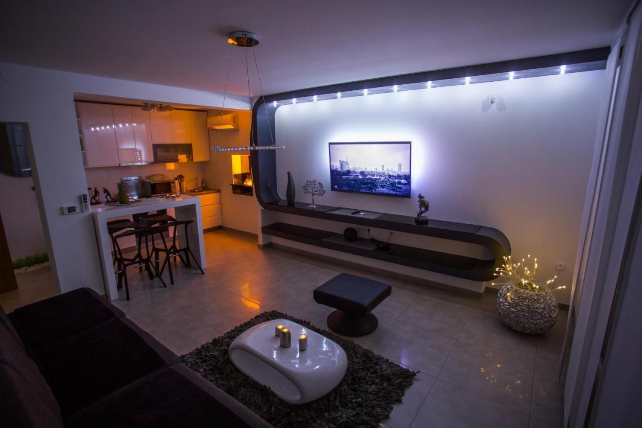 Apartment Plaza ----Wallbox 11Kw 16A ----- Private Spa- Jacuzzi, Infrared Sauna, Luxury Massage Chair, Parking, Entry With Pin 0 - 24H, Free Cancellation 24 Hours Before Check In 슬라본스키브로드 외부 사진