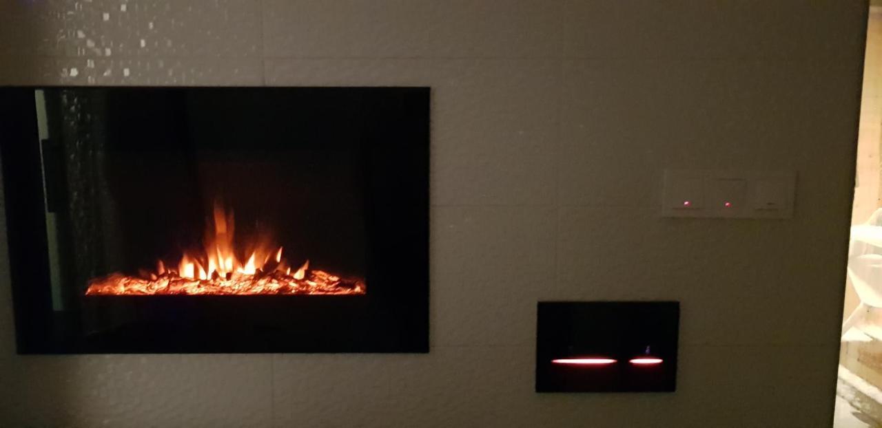Apartment Plaza ----Wallbox 11Kw 16A ----- Private Spa- Jacuzzi, Infrared Sauna, Luxury Massage Chair, Parking, Entry With Pin 0 - 24H, Free Cancellation 24 Hours Before Check In 슬라본스키브로드 외부 사진