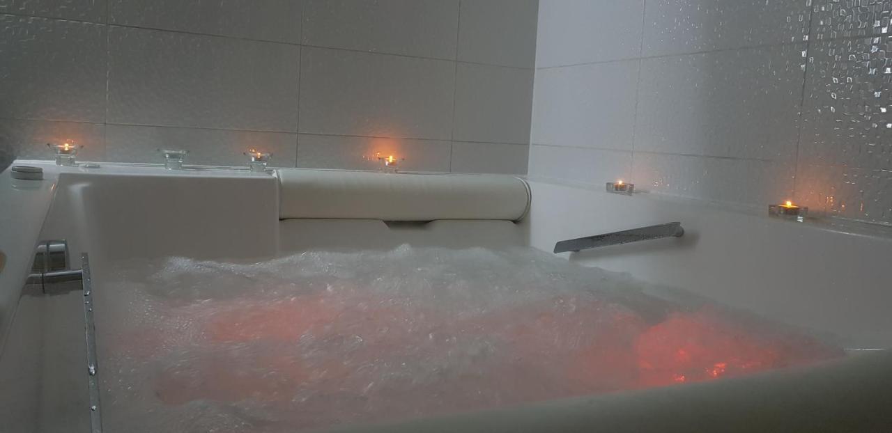 Apartment Plaza ----Wallbox 11Kw 16A ----- Private Spa- Jacuzzi, Infrared Sauna, Luxury Massage Chair, Parking, Entry With Pin 0 - 24H, Free Cancellation 24 Hours Before Check In 슬라본스키브로드 외부 사진