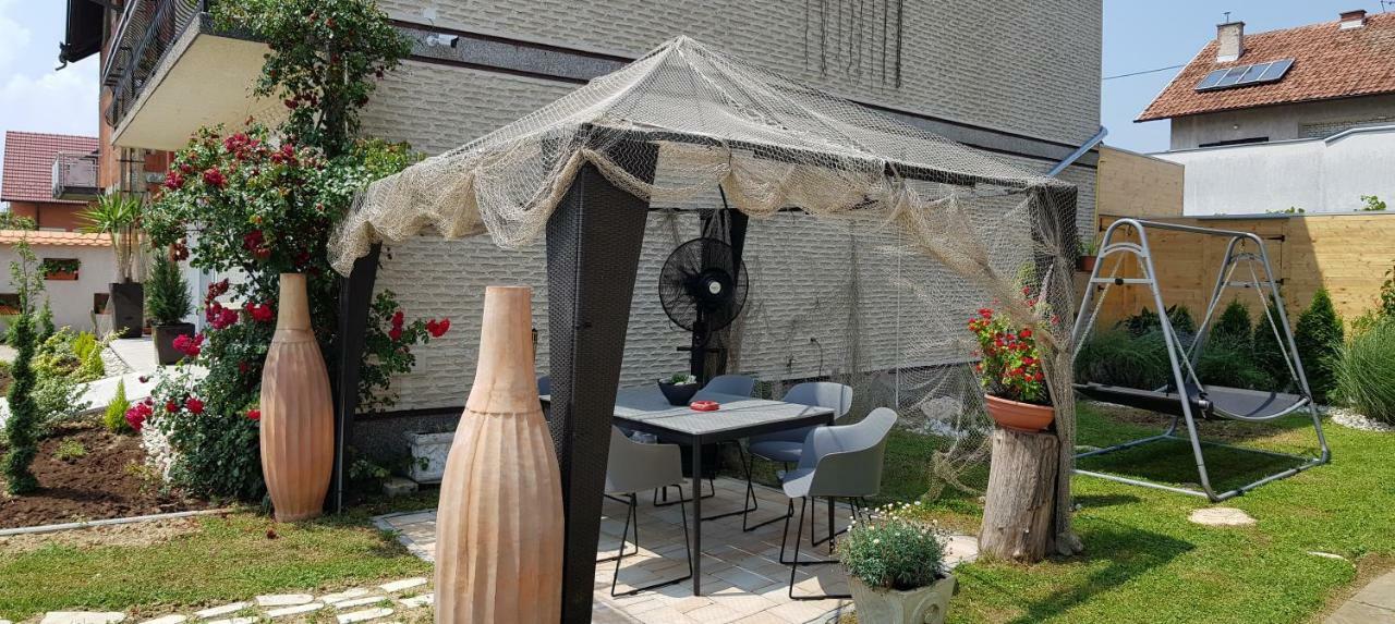 Apartment Plaza ----Wallbox 11Kw 16A ----- Private Spa- Jacuzzi, Infrared Sauna, Luxury Massage Chair, Parking, Entry With Pin 0 - 24H, Free Cancellation 24 Hours Before Check In 슬라본스키브로드 외부 사진
